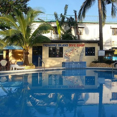 Treasure Island Resort Olongapo Exterior photo