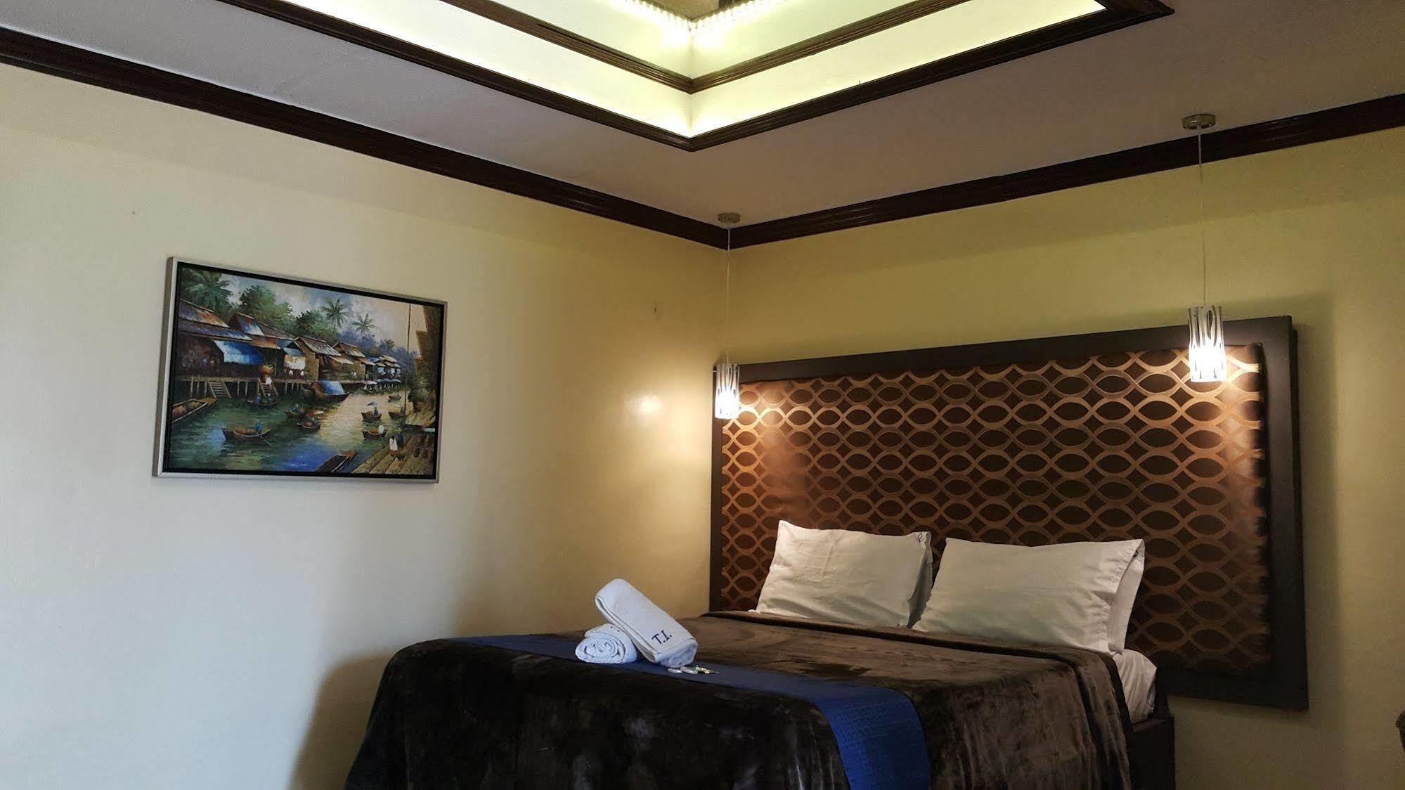 Treasure Island Resort Olongapo Exterior photo