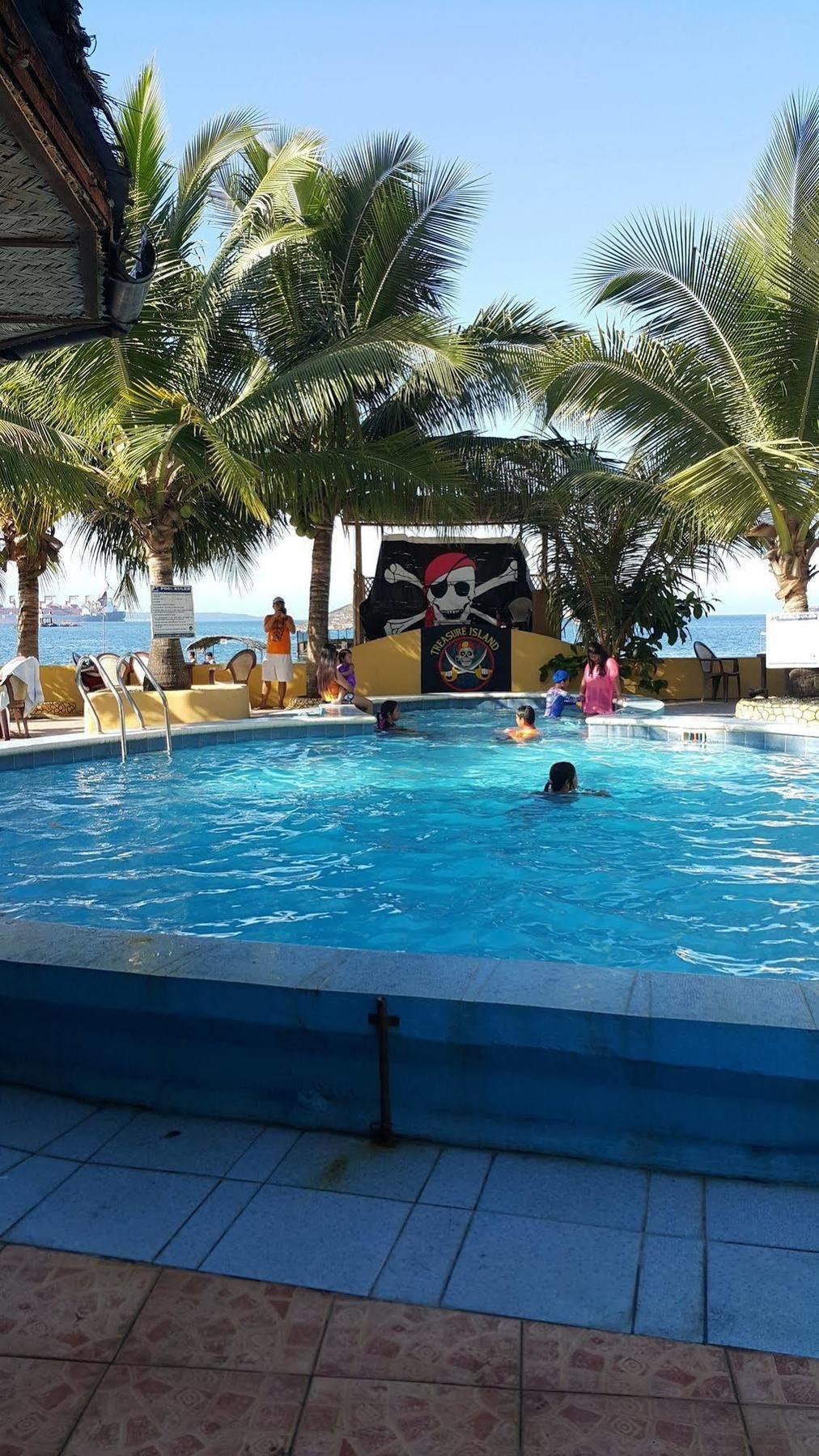 Treasure Island Resort Olongapo Exterior photo