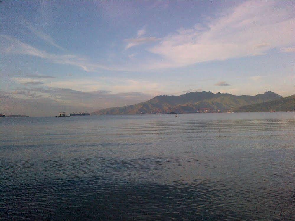 Treasure Island Resort Olongapo Exterior photo