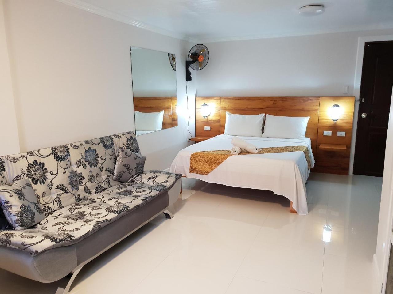 Treasure Island Resort Olongapo Room photo