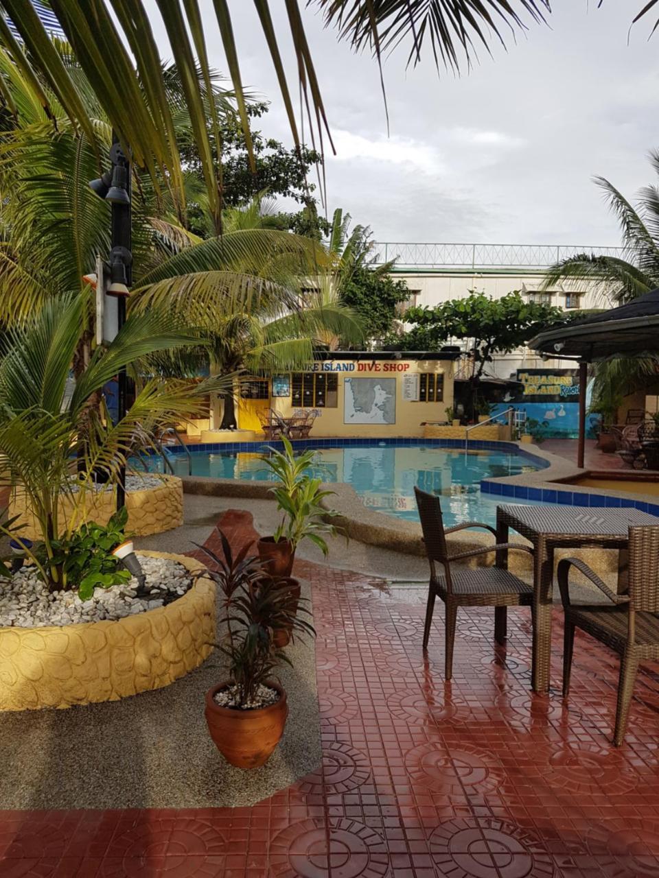 Treasure Island Resort Olongapo Exterior photo