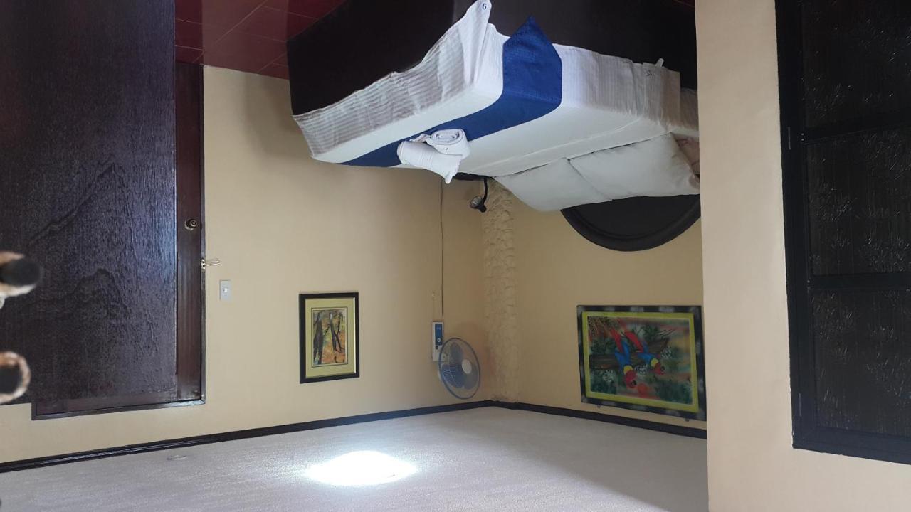 Treasure Island Resort Olongapo Room photo