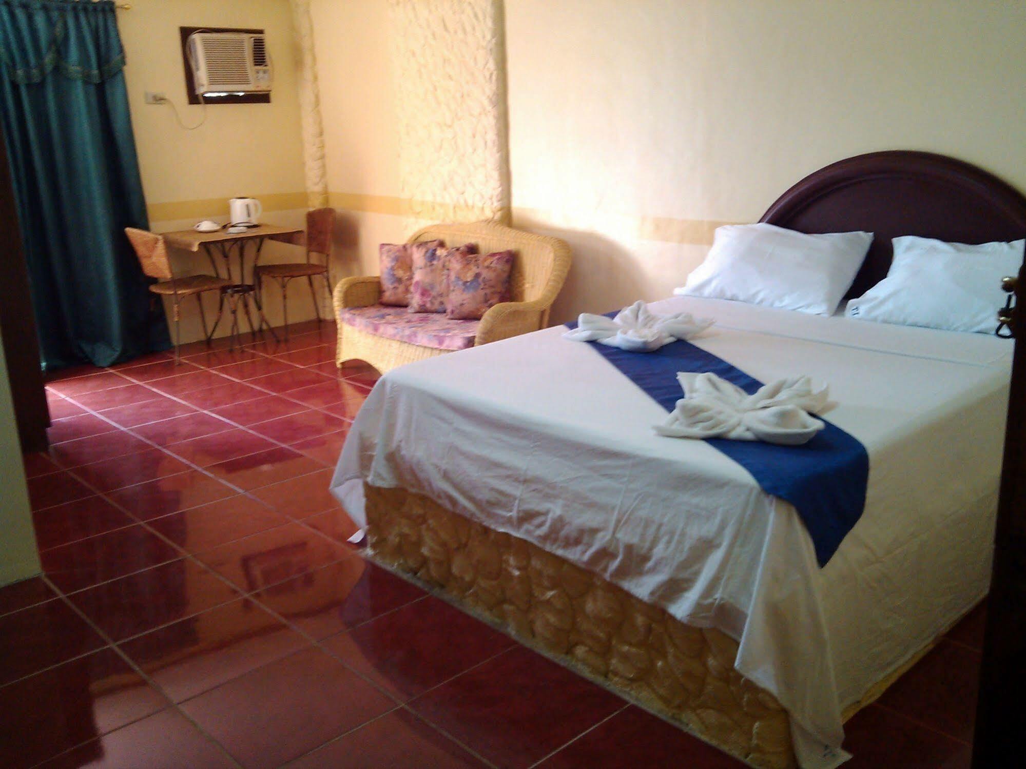 Treasure Island Resort Olongapo Exterior photo